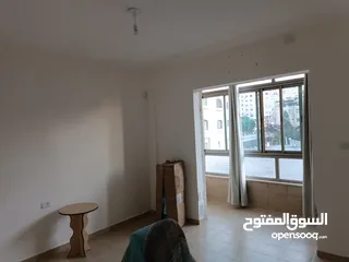  4 شقه واسعه  مميزه مطله على شارع رفيديا الرئيسي قريبه من. جميع الخدمات