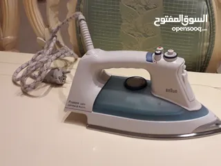  1 مكواة ملابس ماركة براون استعمال خفيف للبيع