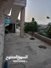  3 بيت للبيع طابقين في بيت اولا    يوجد بئر ماء  مخزن  مكتب خارجي معزول عن البيت  حمام خارجي  ثلاجه .غس
