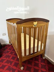  2 تخت بيبي خشب شبه جديد مع فرشة