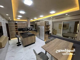  1 فيلا شبه قصر للبيع 3 طوابق