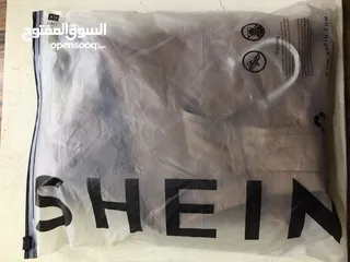  6 هوت شورت جلد بحالة ممتازة بالكافر الخاص به ماركة SHEIN المقاس X SMALL