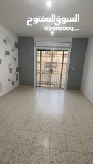  1 شقة ثلث غرف نوم وحمامين للاجار اسكان مرتب وجميل