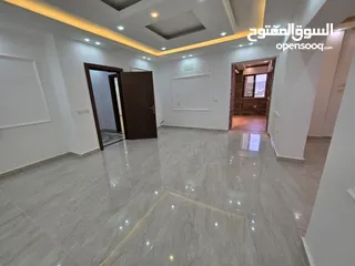  3 شقة مع ترس كبير 660 متر بإطلالة خلابة