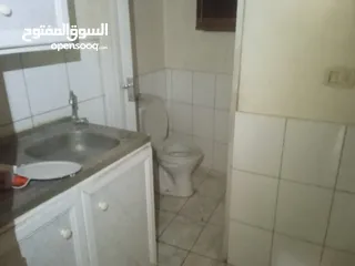  5 محل اللبيع و  للايجار في منطقه وادي صقره مساحه المحل 25 تحت و 25 فوق طابقين وحمام ومطبخ