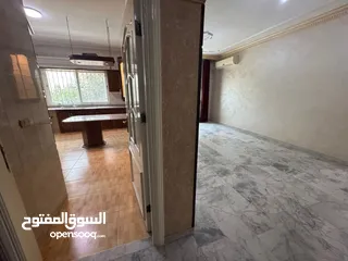  18 شقه مميزه للبيع خلف سوق السلطان