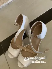  2 كعب للبيع لون بيج