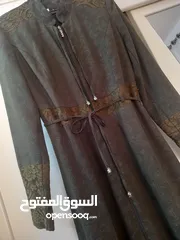  3 عبايه قطعتين جلبابين وعبايه تطريز للبيع مع ثوب وطاقيه تخريج جديد