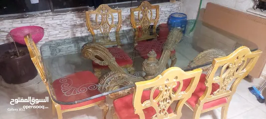  2 طاوله سفره خشب زان ثقيله جدا نظيفه عدد الكراسي 6 الكراسي بحاجه تنجيد