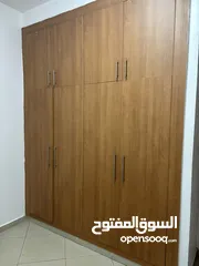  2 غرفه خاصه قريبه من طريق دبى شامله سيوا وغاز يفضل مسلم غير مدخن ويوجد شخص واحد بالشقه