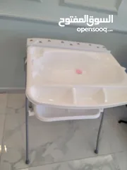  4 حوض استحمام للبيبي مع طاولة الحفاض - Baby Changing Table + Bathtub - LIKE NEW