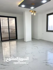  4 4 استوديوهات للبيع مقابل الاكاديميه مباشره تشطيب جديد  والسعر بجنن