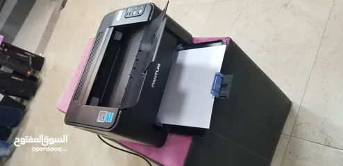  3 طابعة ليزر ويرلس اسود شبه جديدة مع حبر جديد فل   .