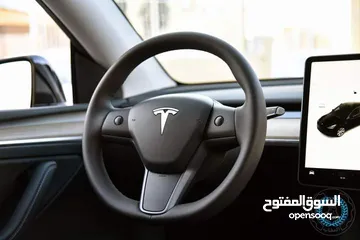  19 Tesla لون اسود من الداخل اسود 2022