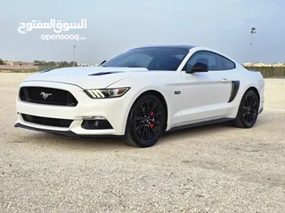  2 2017 Ford Mustang GT premium V8