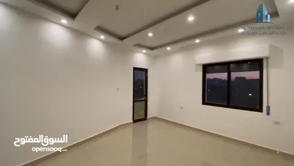  17 شقة سكنية ديلوكس شبه ارضي مع تراس  145متر في  حي عدن