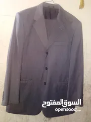  1 ثلاث بدل رسميه لحفلات اعراس لون  سكني  وبني راكزات سايزهم اقياس 60 ابحالة الوكه الوان ولا احلى