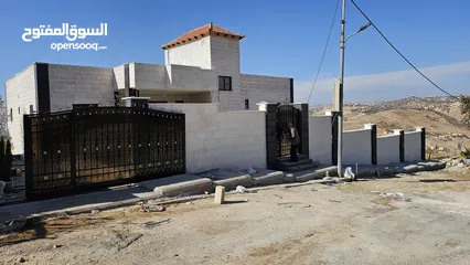  3 فيلا للبيع في ابو السوس اطلالة رائعة ومنطقة هادئة وأكثر من سكن قابل للتفاوض