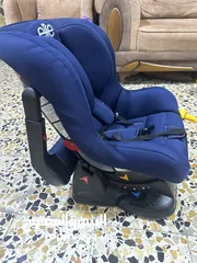  2 كرسي اطفال  للسياره مع حاجز