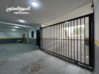  5 شقة مميزة طابق اول مساحة 214 م بتشطيبات مميزة باجمل مناطق رجم عميش مع بلكونات بنظام ترسات