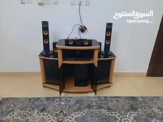  4 LG speaker with table