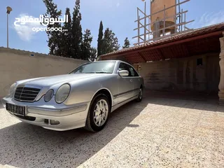  1 مرسيدس E220 نافطه موديل 2001