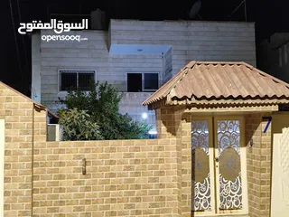 1 منزل للبيع موقع مميز و اطلاله مميزه و محدث بالكامل