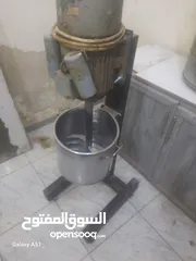  6 عده مطعم  ماكنه حمص ومجلى وصاج فلافل وجره فول ستيل
