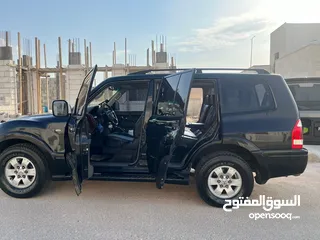  2 Mitsubishi pajero 2006