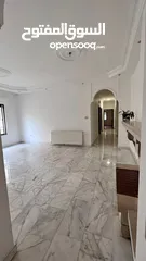  3 شقه للايجار  بمساحه 200 متر خلدا بجانب مسجد الهمشري