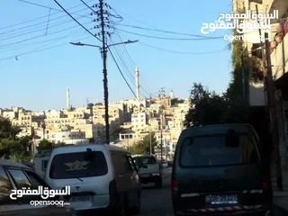  11 ارض تجاري مع طابقين مع مخزنين-الزرقاء-الجبل الابيض (كلو مفروز) قوشان مستقل-كاش فقط لا يتوفر تقسيط...
