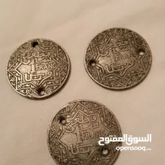 5 مسكوكات نقدية قديمة للفرنك المغربي عمرها 80 سنة, في عهد السلطان محمد الخامس لهواة جمع التحف القديمة