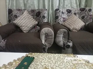  3 طقم كنب  8 مقاعد بحاله ممتازه