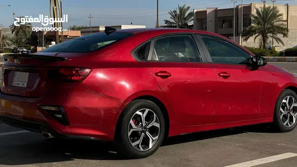  5 Kia Forte Fe 2019 Red 2.0L