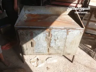  13 معدات مطعم متنوعه مستخدم نظيف للبيع اغلب المعدات جديده ولم يتم استخدامها وبحاله ممتازه والسعر مغري