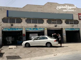 2 فرصة للاستثمار 4 محلات بموقع مميز