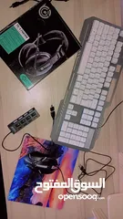  5 كيبورد وماوس مضيء RGB  + ماوس باد+ سماعة راس مع مايك + وصلة USB HUB + وصلة otg