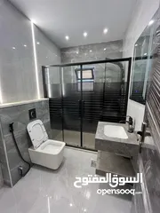  13 ثالث مع روف 194 متر مع ترس 35 متر  بتشطيب مميز في البنيات باطلاله رائعه