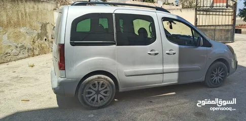  1 بيجو بارتنر 2017 نضيفة 6+1