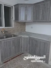  8 شقه للايجار لعائله صغيره تتكون من (( غرفتين + صاله  للقعده + حمام + مطبخ ))