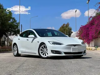  18 Tesla Model S Long Range Plus 2020 White interior