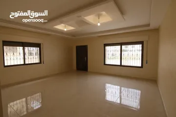  5 شقة طابق ارضي مع ترس على مستوى الشارع في ابو نصير  