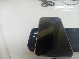  5 ايفون 12 pro جيجا 128 البطاريه 88 الجهاز نظيف جدا بس مكسور الباك الخلفي بخصملك من سعر الجاهز