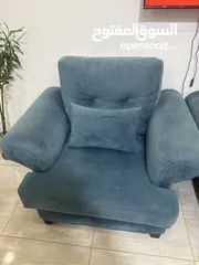  3 طقم كنب بحالة جيدة جيدا