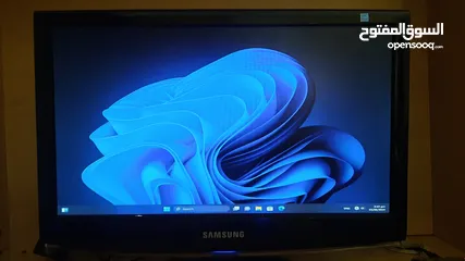  1 كمبيوتر العاب بحالة ممتازة مع شاشته وملحقاته  للبيع