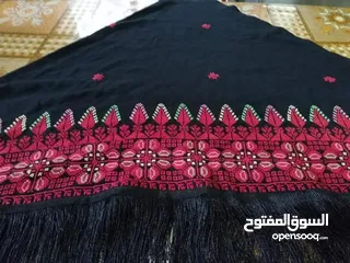  15 تطريز يدوي اثواب وبراويز وساعات وتوزيعات وكتابة بالتطريز على البلايز وصواني مطرزة ومرايات مطرزة
