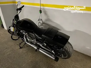  5 هارلي ديفيدسون v-rod .