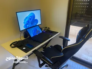  1 مكتب جيمنج مزود ب اضاءة RGB ملونه مع ريموت تحكم  شامل التوصيل فقط