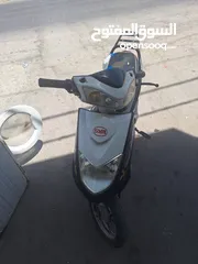 1 سكوتر شحن تقطع بالشحنه 30 كيلو بطاريات وشاحن وكالة بسعر مغري