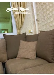  3 كنب زاوية بحالة جيدة جدا مستعمل وطاولة وسط عدد2 خشب زان وطاولة وسط كلاسيكية